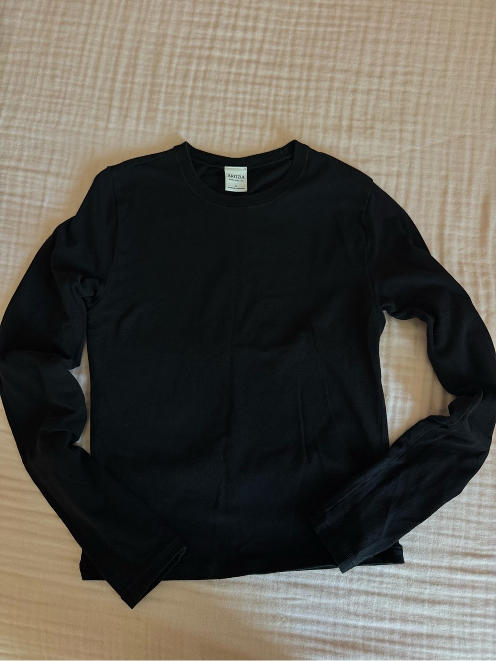 Aritzia Black Long-Sleeve Crewneck Shirt